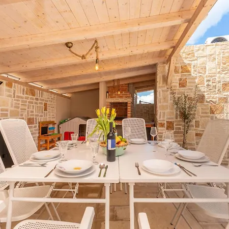 Amazing In Ugrinic בית נופש